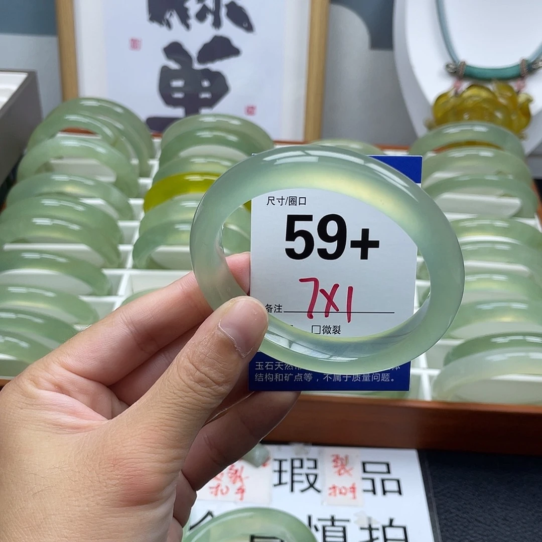 未镶嵌蛇纹石玉颈饰