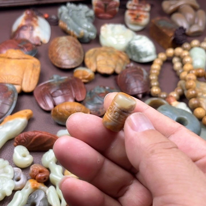 颈饰未镶嵌岫岩河磨玉（透闪石质玉）