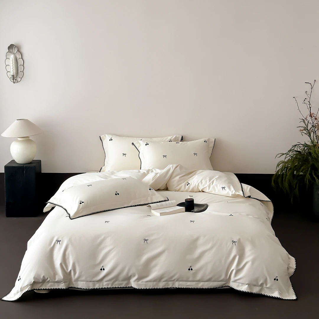 2025新款秋季磨毛100%全棉黑樱梦境床单被套花边刺绣轻奢款四件套