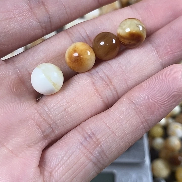 昊***生琥珀未镶嵌裸石我
