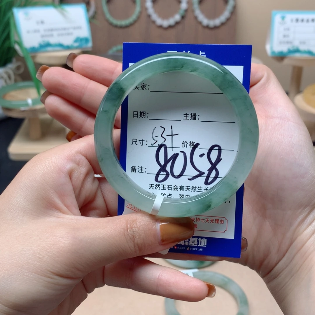 椿***.石英质玉未镶嵌手镯