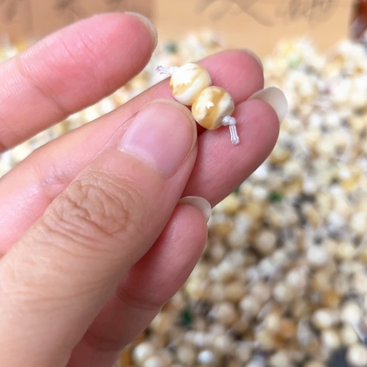 裸石蜜蜡未镶嵌7.6mm一对
