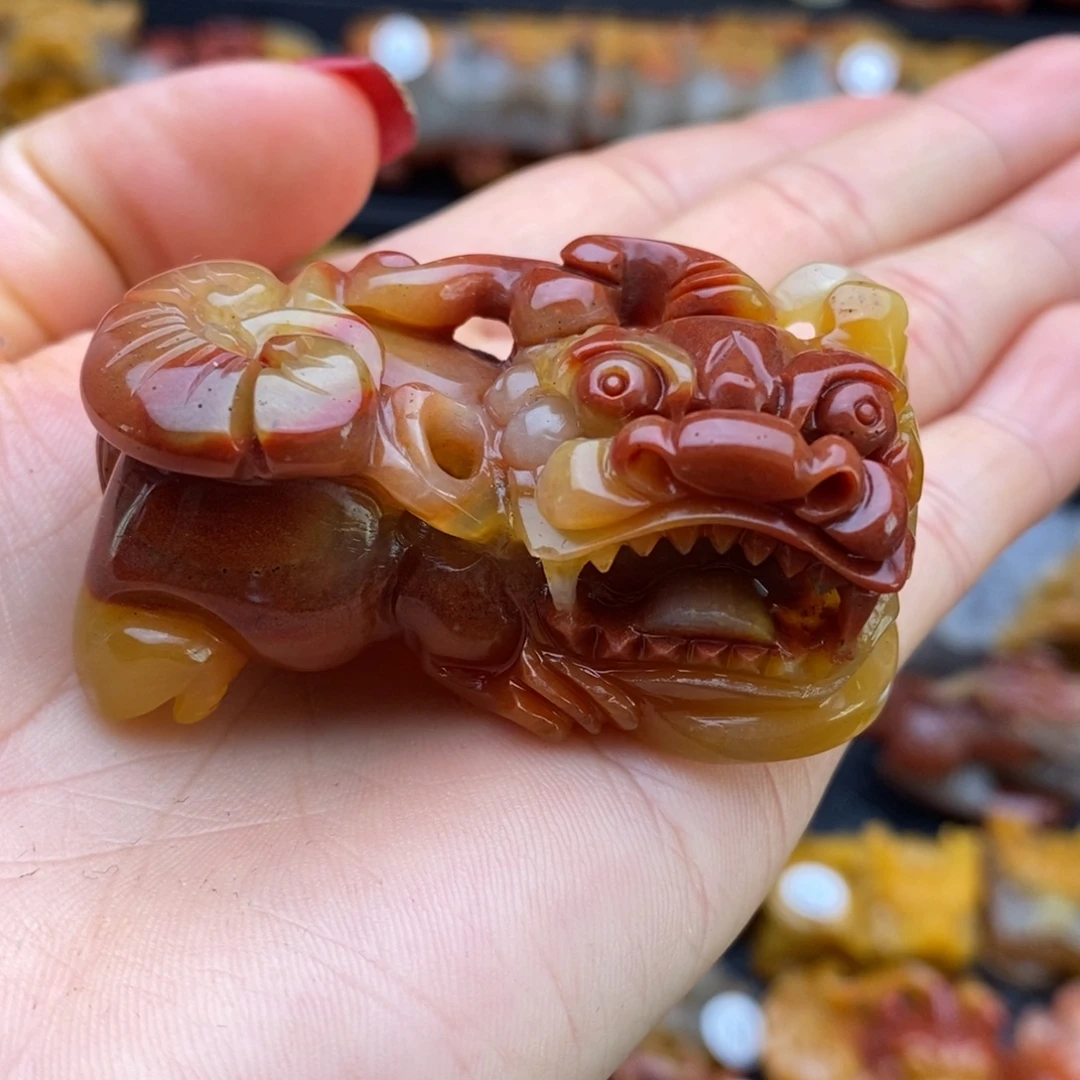 石英质玉（黄龙玉）未镶嵌颈饰