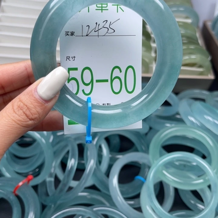 石英质玉（非洲翠）手镯未镶嵌