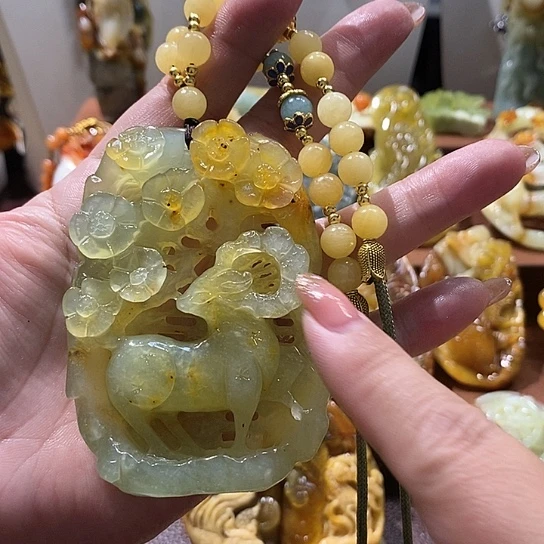 蛇纹石玉未镶嵌颈饰