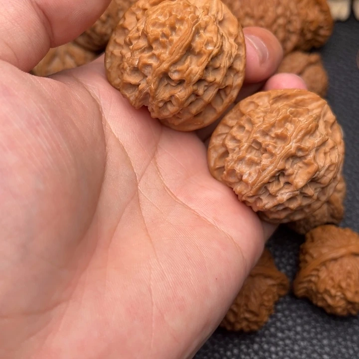 文玩核桃吊坠କ***柒43苹果园