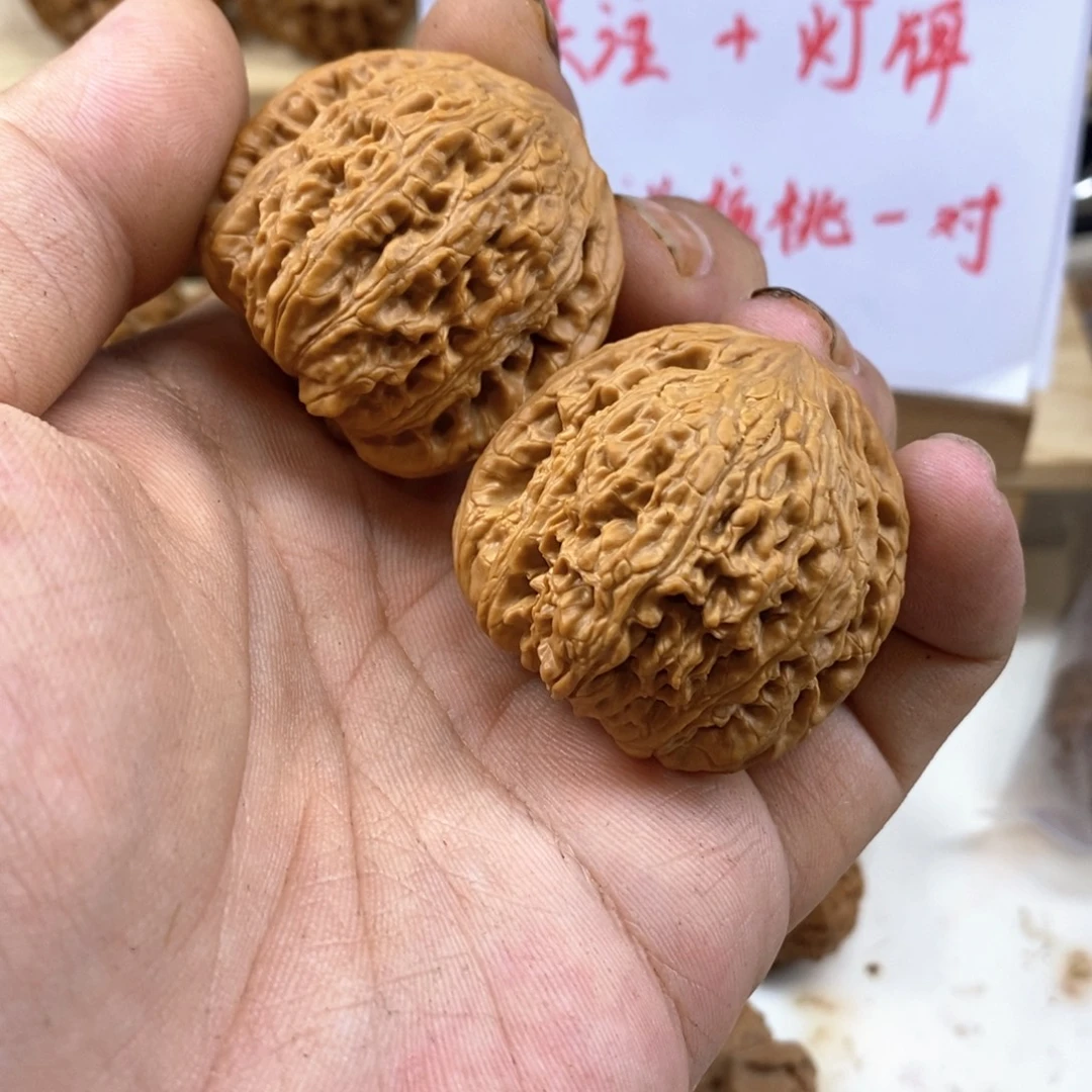 文玩核桃手把件38绣球