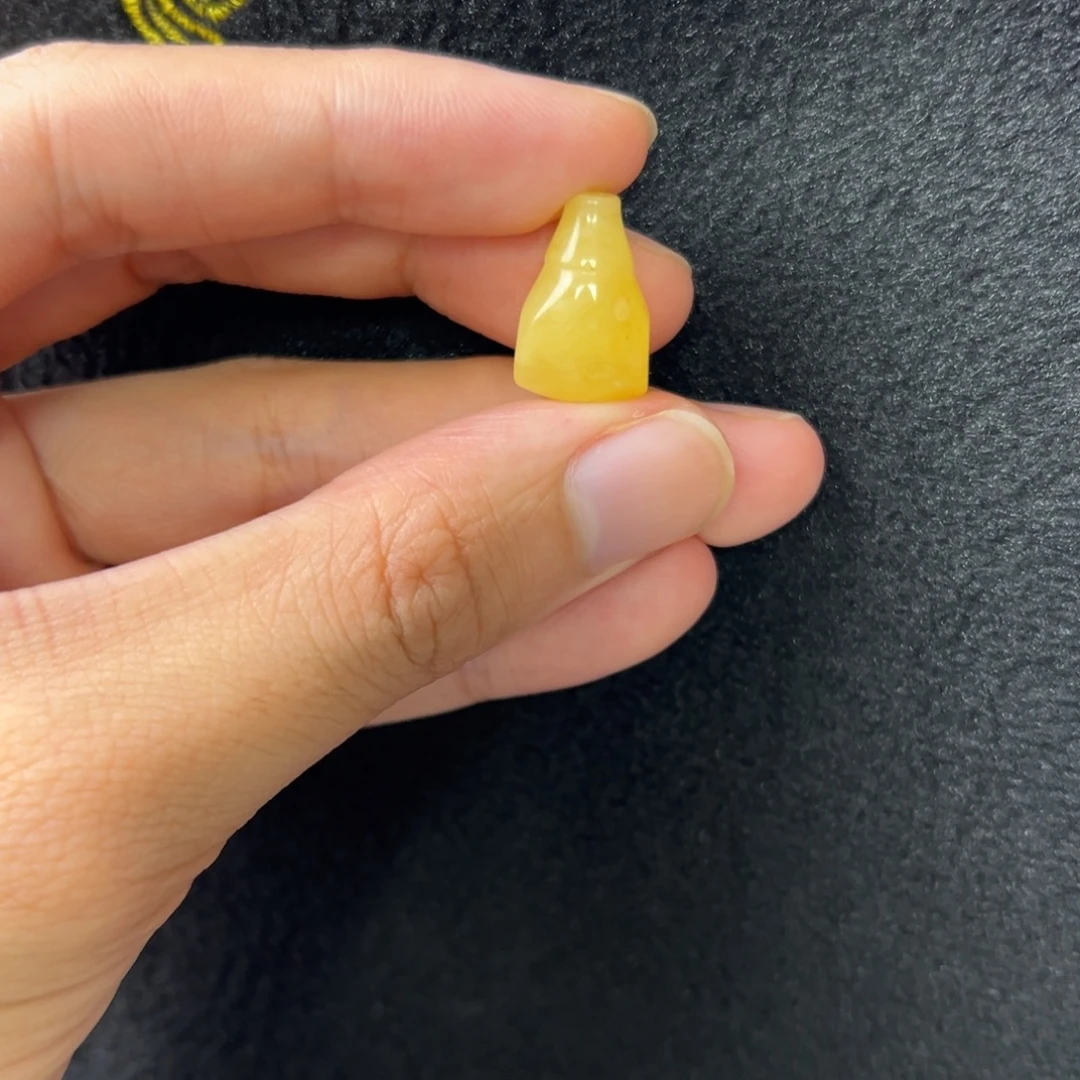 未镶嵌琥珀珠宝奇石