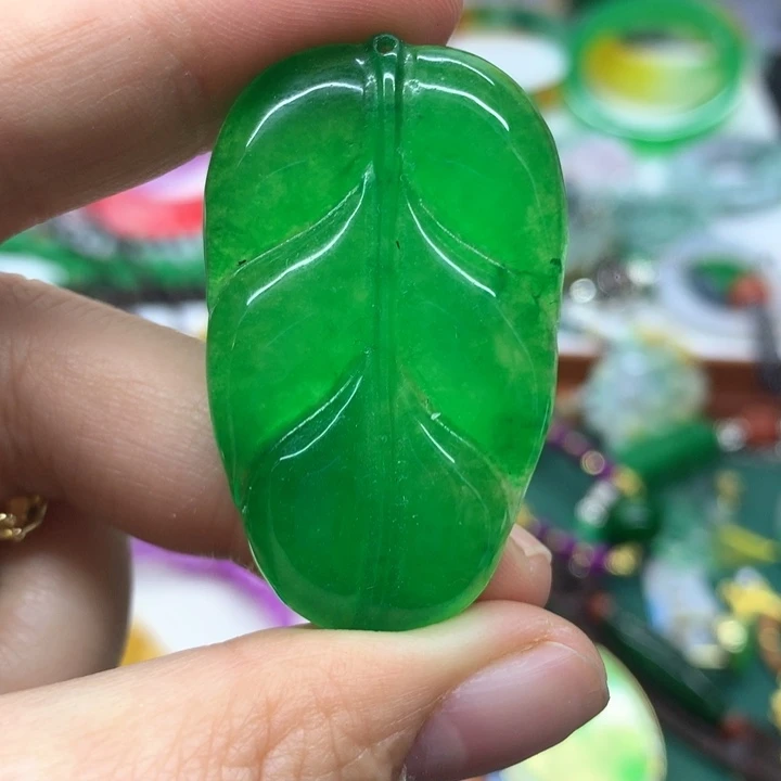 颈饰未镶嵌翡翠吊坠