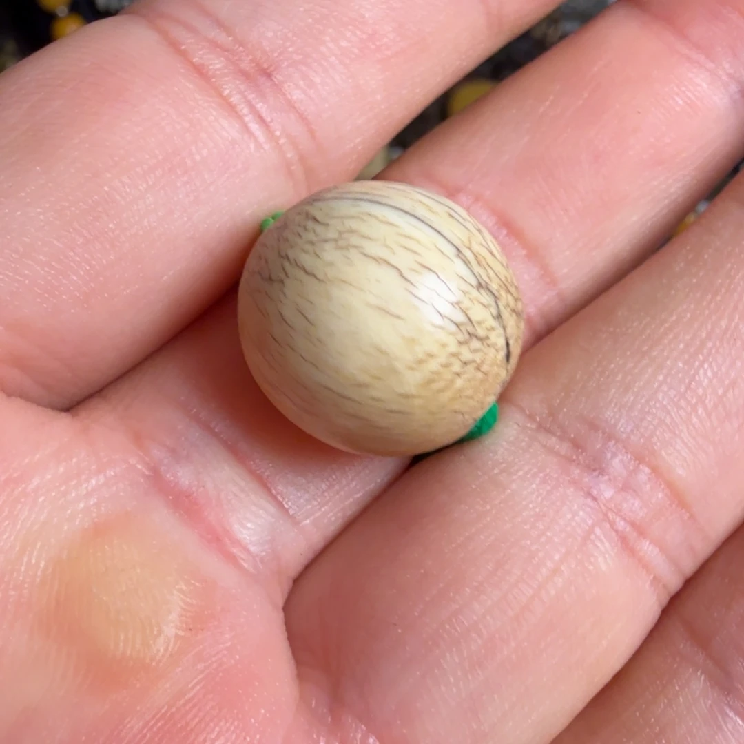 灼***.玻璃颈饰如图如所