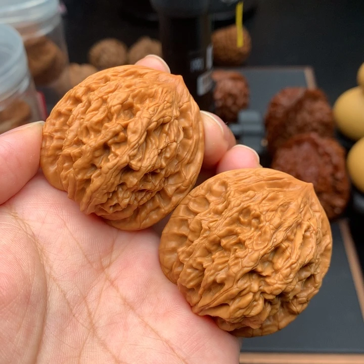 文玩核桃把件40虎头已打底