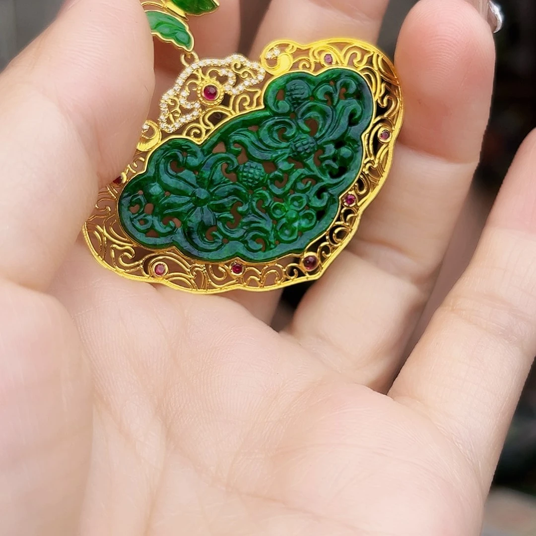 翡翠18K金镶嵌颈饰多样性