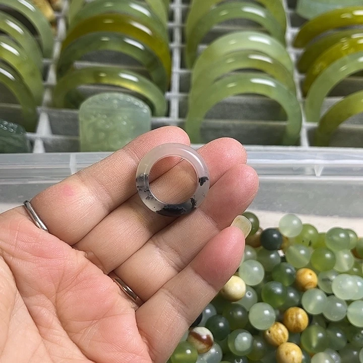 合金蛇纹石玉颈饰