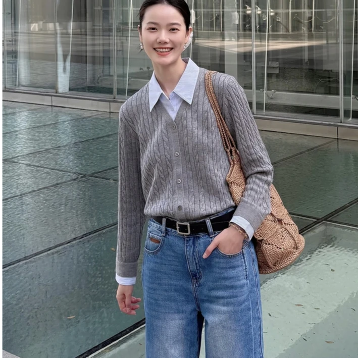 2025秋新款云烟灰色拼接翻领假两件针织衫开衫毛衣上衣女G2633704