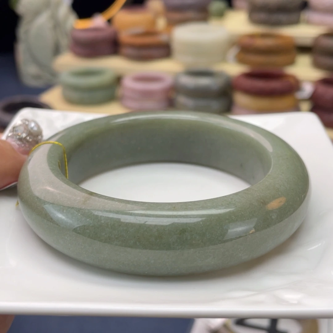 【闪购商品】石英质玉手镯未镶嵌◆***◆