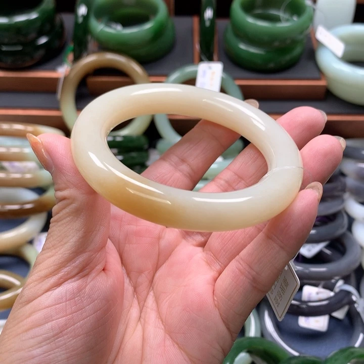 【闪购商品】未镶嵌手镯和田玉