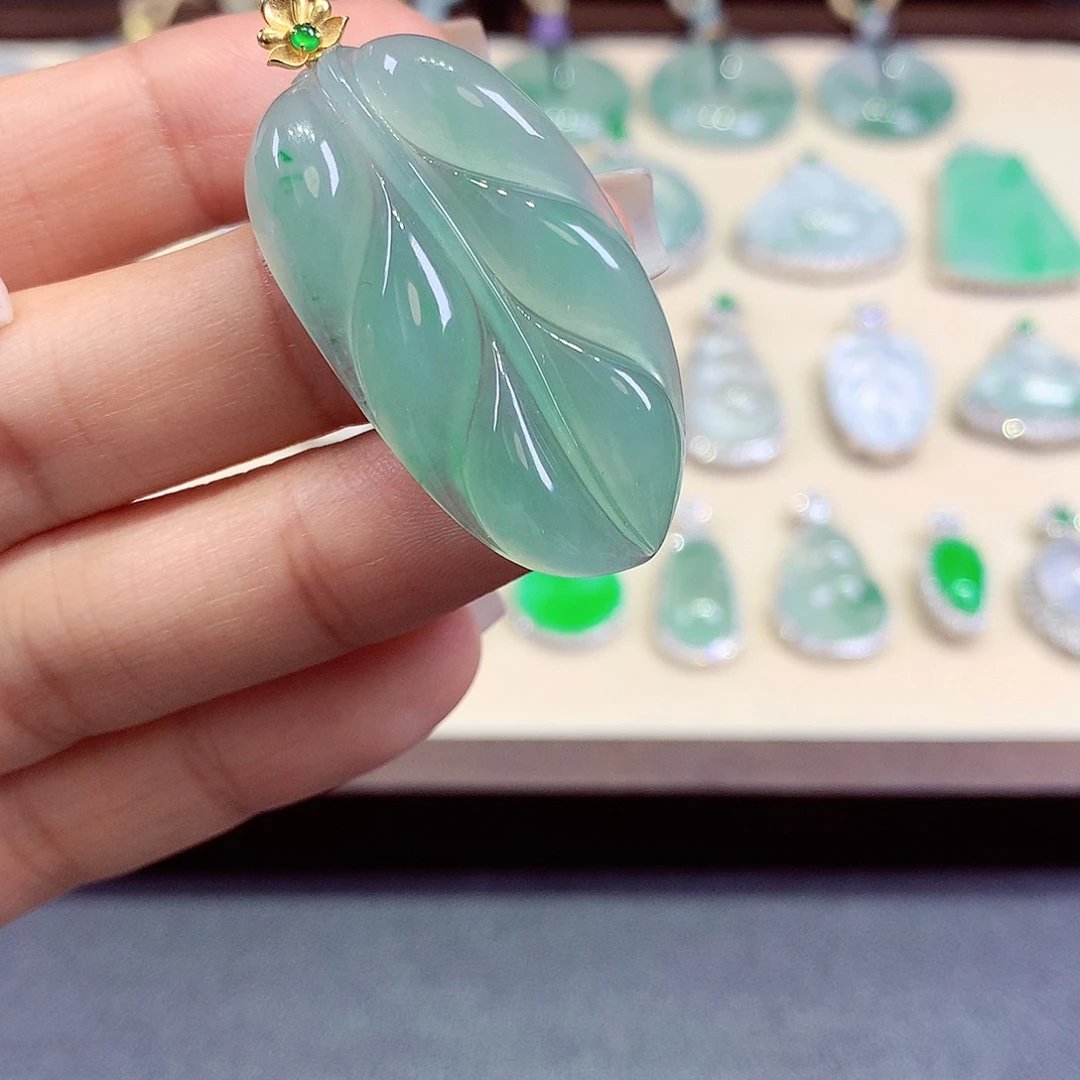 翡翠18K金镶嵌颈饰翡翠