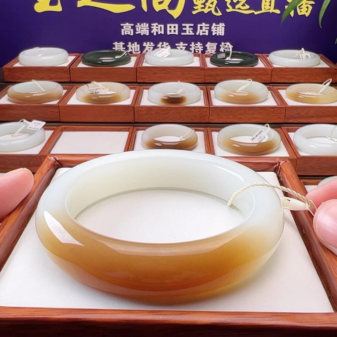 和田玉手镯未镶嵌