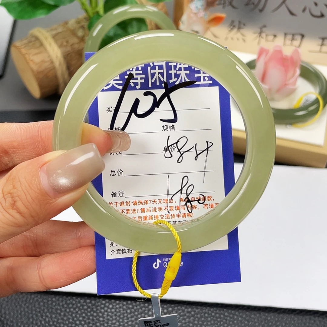 和田玉未镶嵌手镯