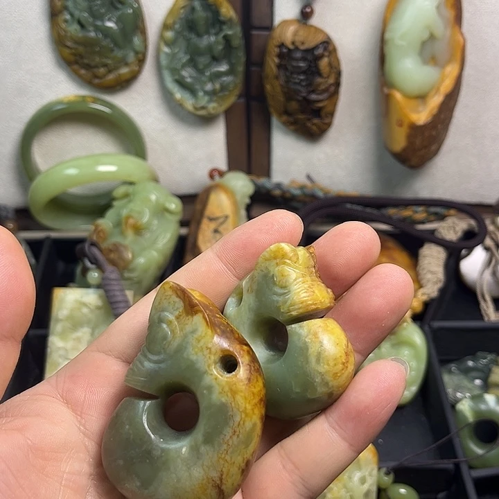 武***练岫岩河磨玉（透闪石质玉）未镶嵌颈饰