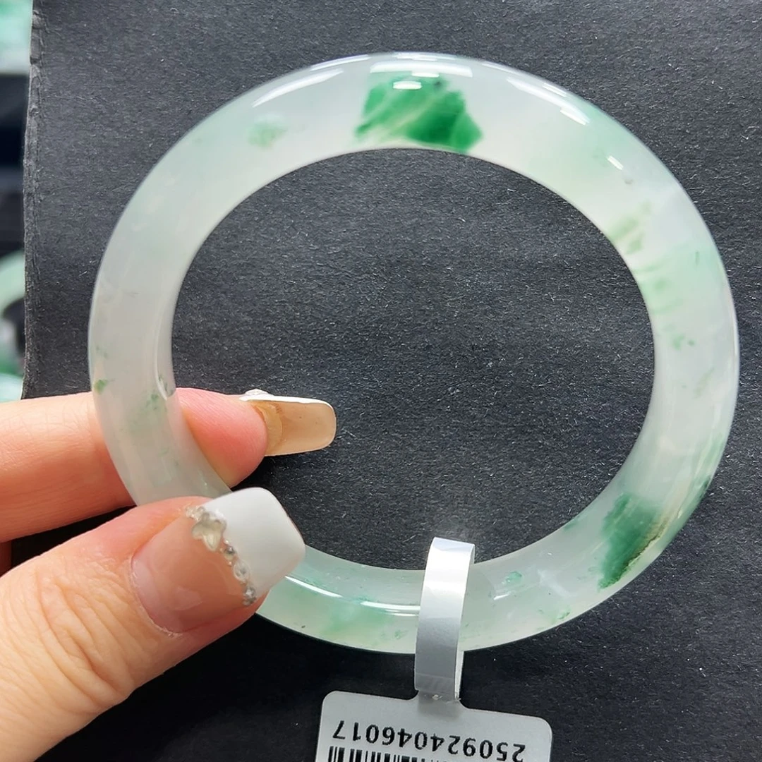 石英质玉（非洲翠）未镶嵌手镯