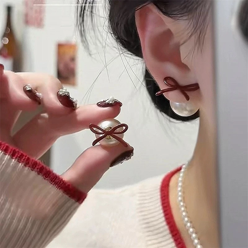 925银耳饰 百搭小众法式925银针复古港风红蝴蝶结珍珠耳钉戴设计