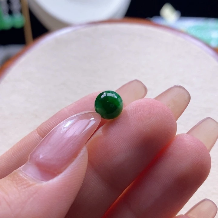 翡翠未镶嵌颈饰翡翠辣绿小圆珠卡7.9