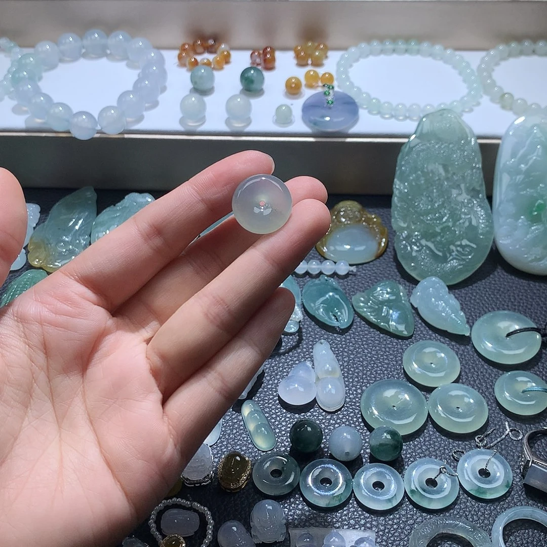 翡翠未镶嵌颈饰平安扣