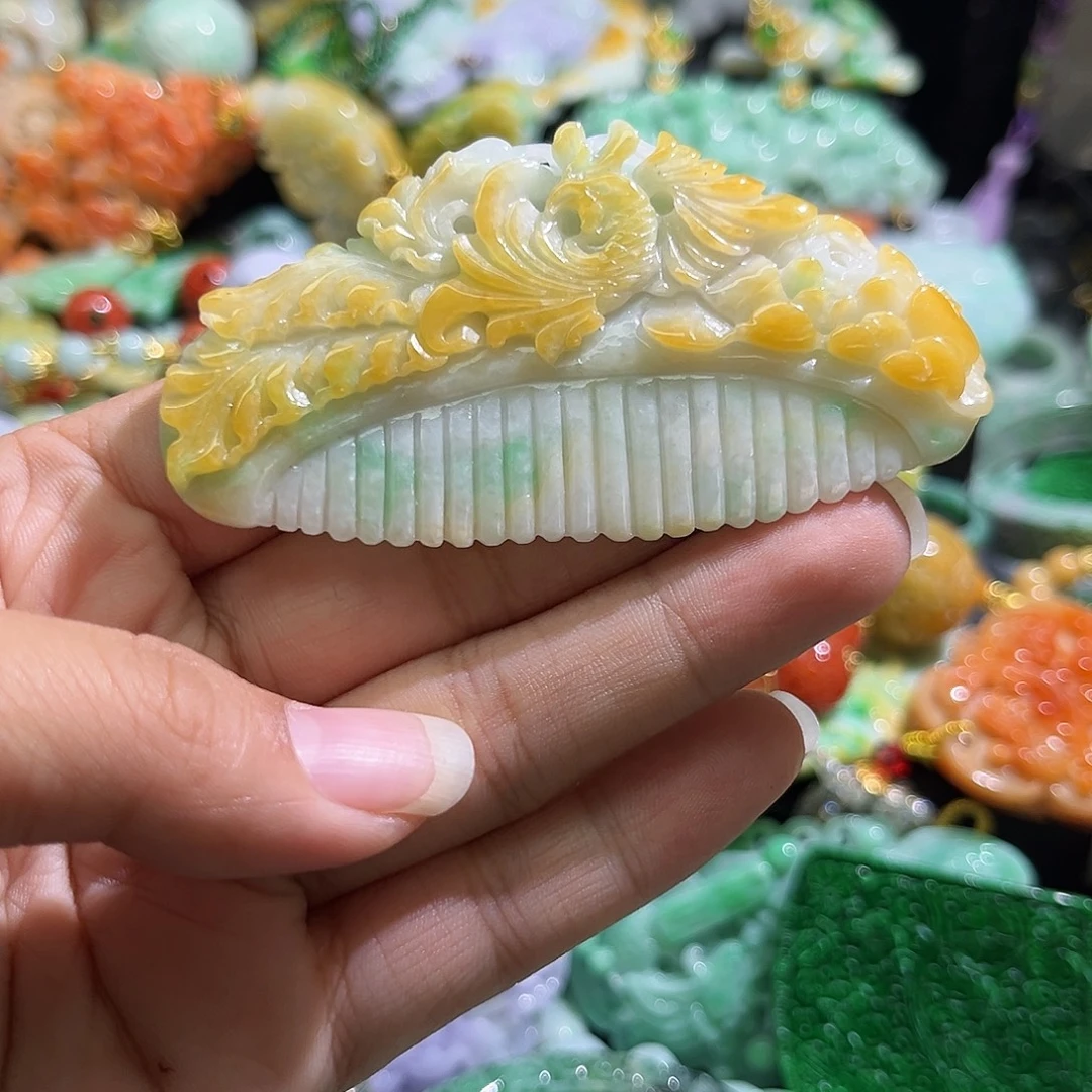 翡翠未镶嵌颈饰待编织