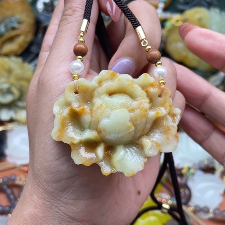 蛇纹石玉未镶嵌吊坠