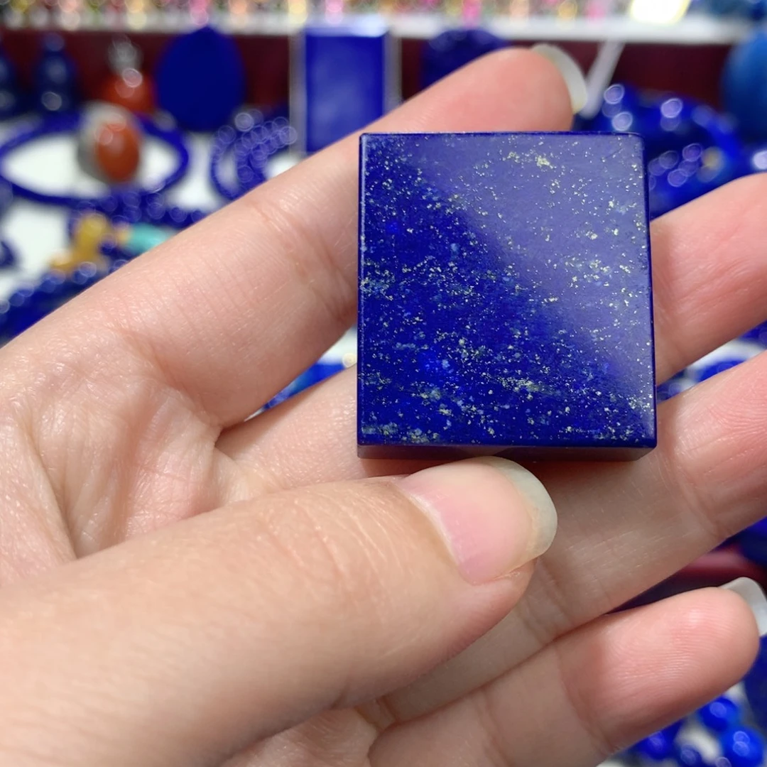 青金石未镶嵌挂件