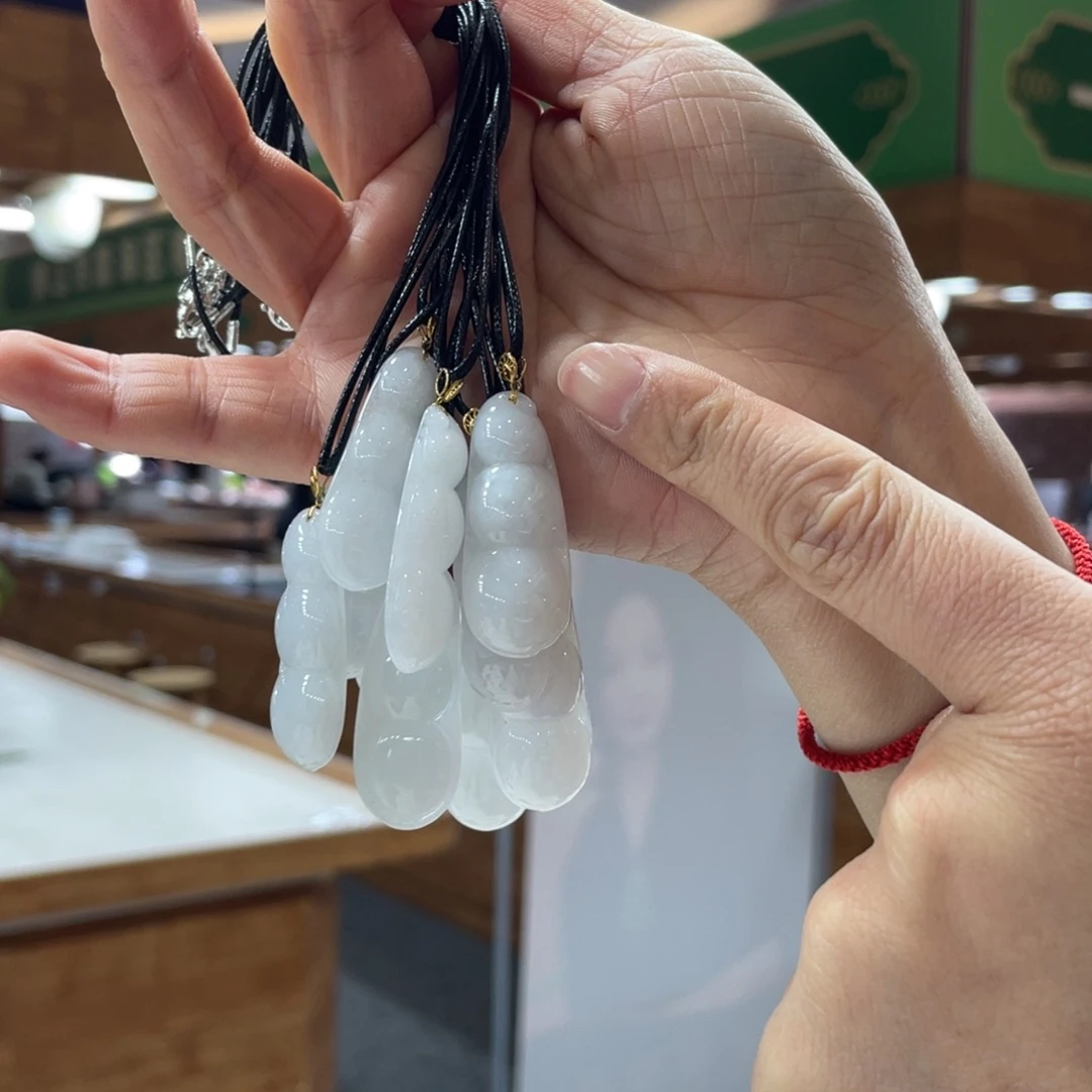 翡翠18K金镶嵌颈饰翡翠