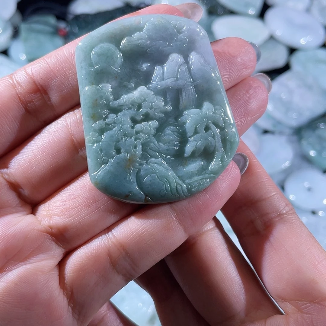 翡翠未镶嵌颈饰山水