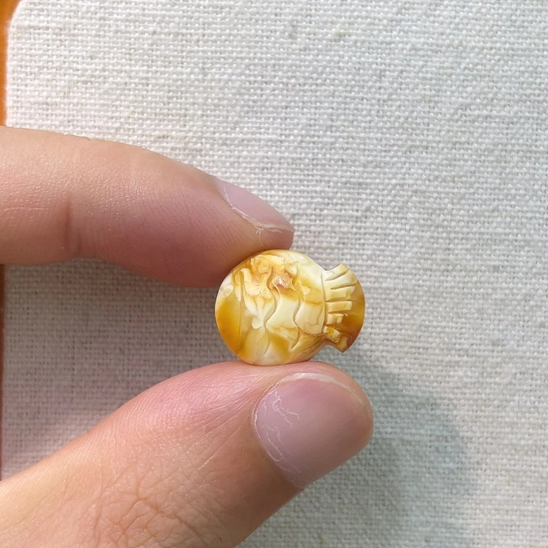 琥珀未镶嵌珠宝奇石