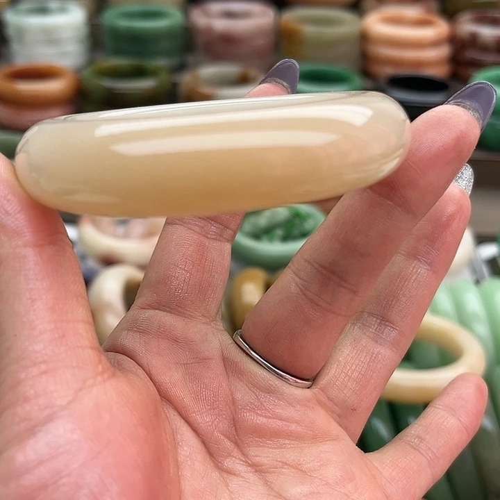 合金手镯石英质玉若****?