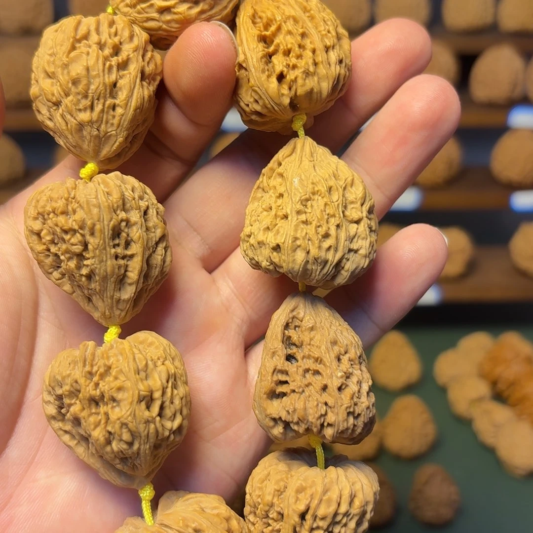 文玩核桃吊坠南疆手持，9籽，