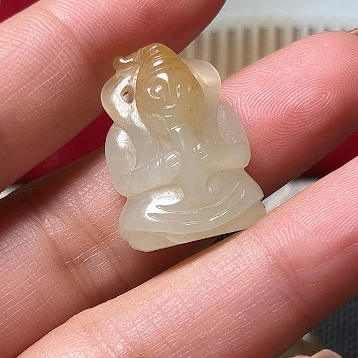 用***6和田玉（糖玉）未镶嵌挂件