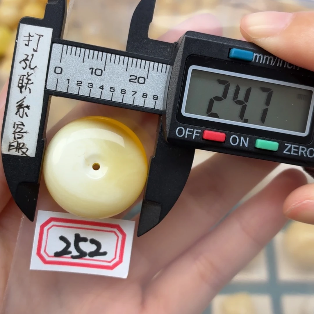 《***》未镶嵌蜜蜡裸石蜜蜡