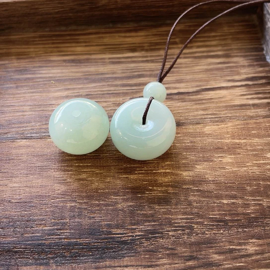 翡翠未镶嵌颈饰果****˙