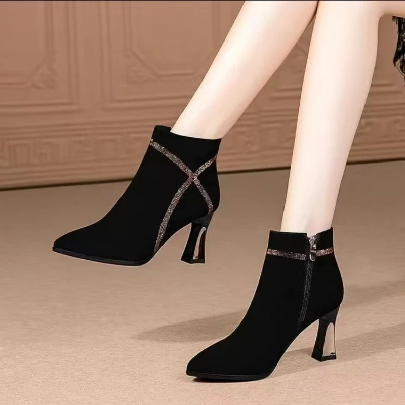 时装靴女细跟气质优雅短靴2025新款潮流尖头时尚显瘦踝靴女式皮靴