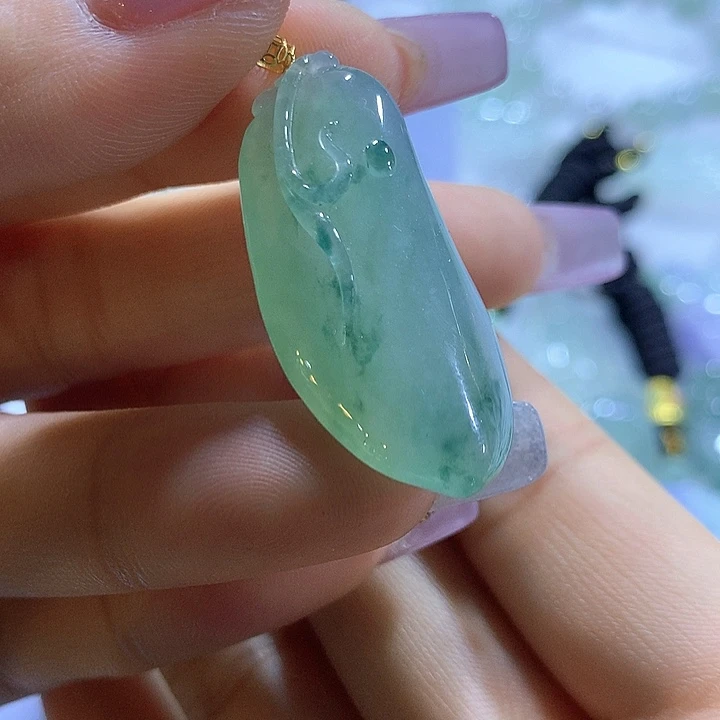 翡翠18K金镶嵌颈饰天然翡翠A货吊坠