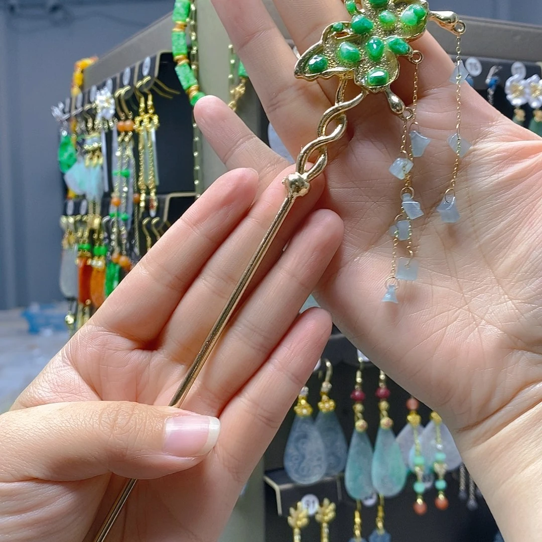 未镶嵌翡翠耳饰翡翠