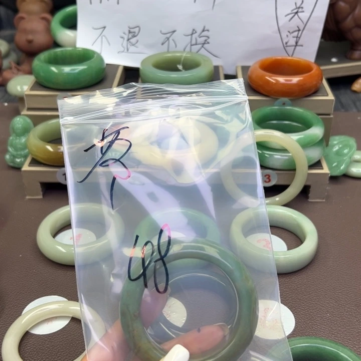 未镶嵌手镯石英岩玉芬