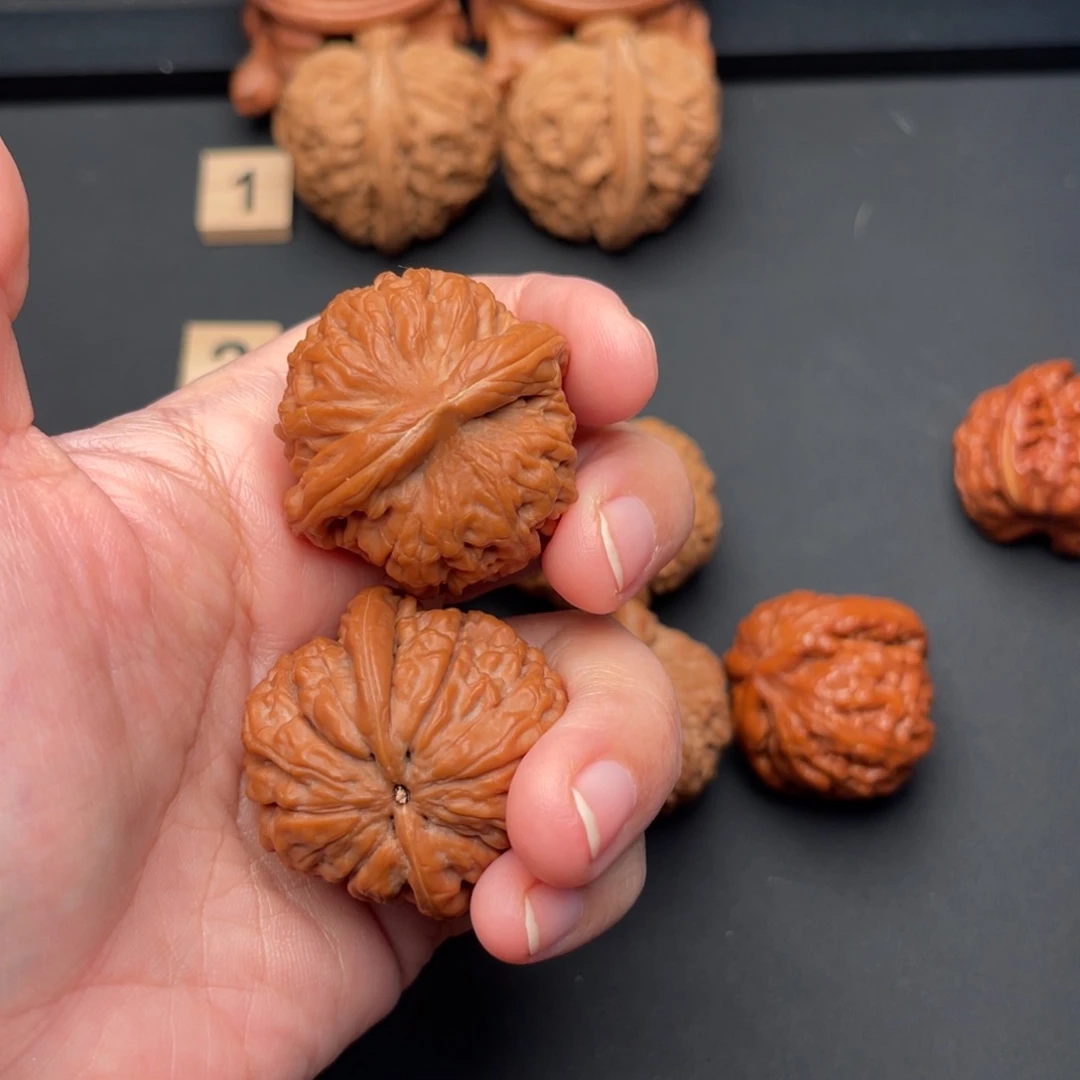 顾***奕把件桃核莲花25.1162