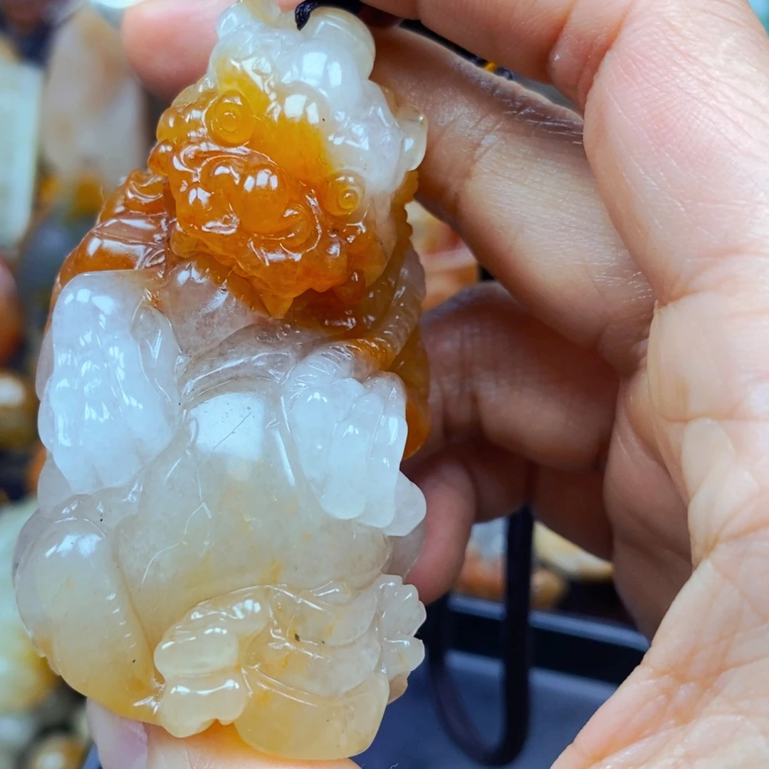 石英岩玉未镶嵌颈饰
