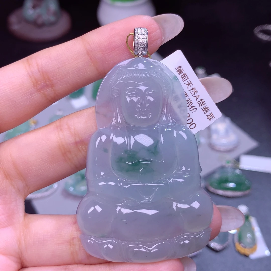 颈饰18K金镶嵌翡翠华***寞观音