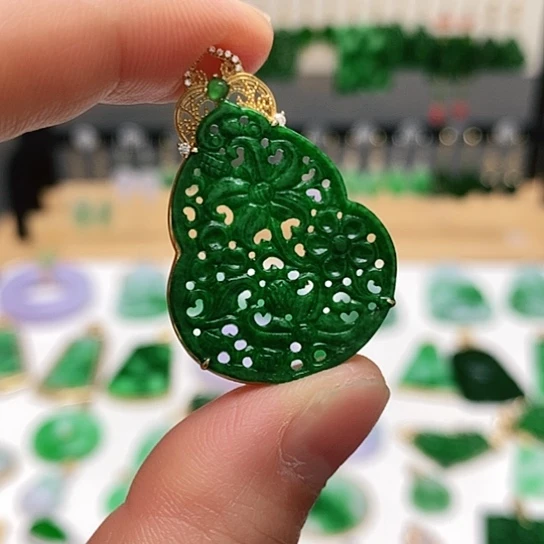 洋***檍翡翠18K金镶嵌耳饰挂件