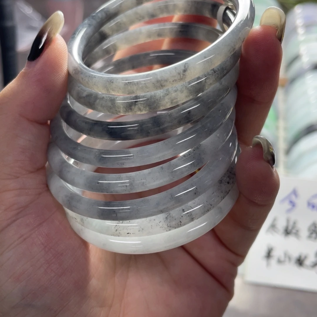 定制翡翠未镶嵌翡翠手镯