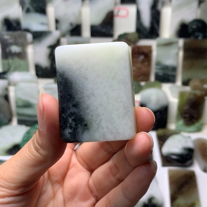 独山玉未镶嵌颈饰