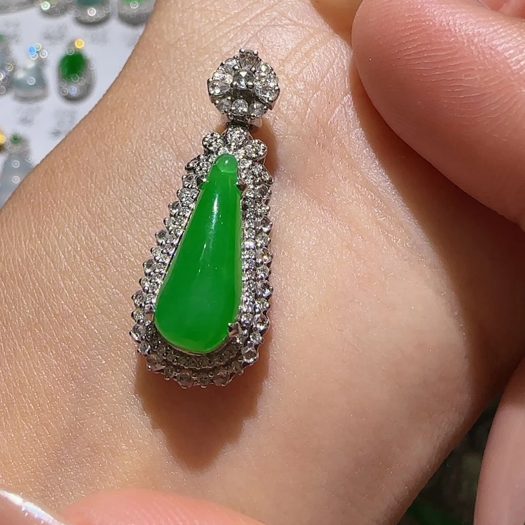 【闪购商品】颈饰18K金镶嵌翡翠天然